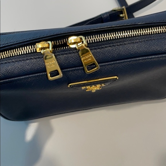 💯% Authentic Prada Navy Saffiano Crossbody Bag - Picture 8 of 13